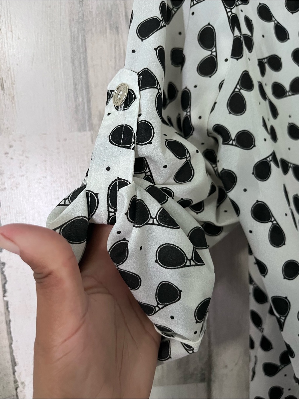 KARL LAGERFELD long sleeve aviator sunglasses print button down blouse Large - Picture 9 of 11